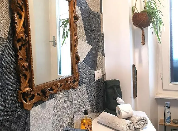 Floorplan B - 208 Apartman