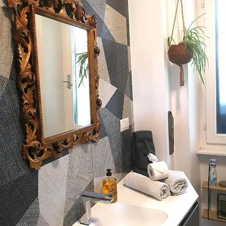 Floorplan B - 208 Apartman